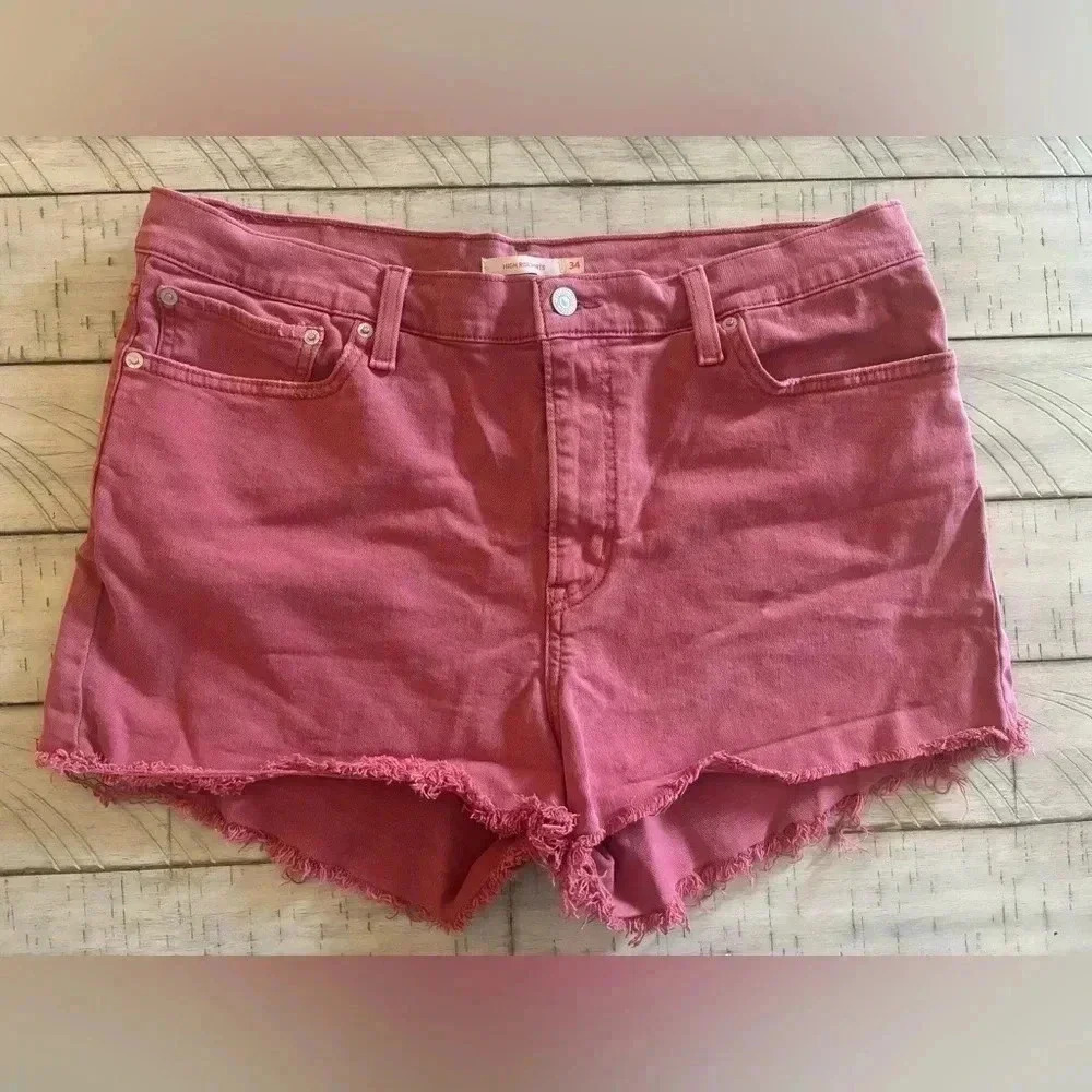 Levi’s Red High Rise Shorts 34 - Picture 2 of 6